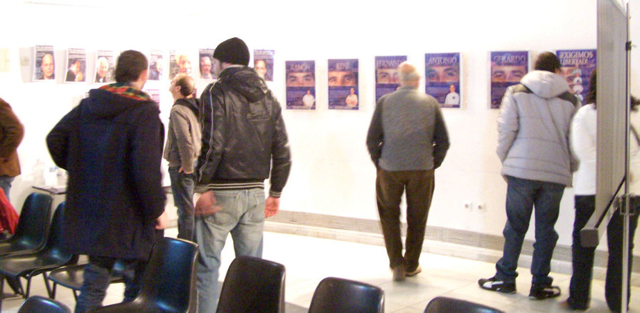 Exposición sobre el apoyo de personalidades y premio Nobel en el C Cívico Lo Carteros. Febrero 2012.